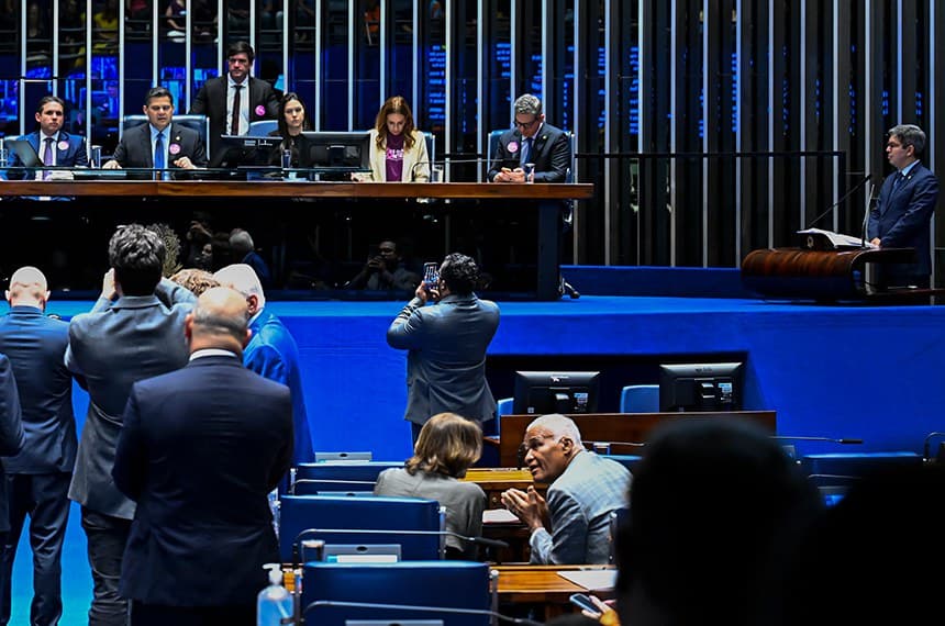 Senado aprova reestruturação de carreiras federais com mais de 24 mil novos cargos, incluindo 13 mil para professores