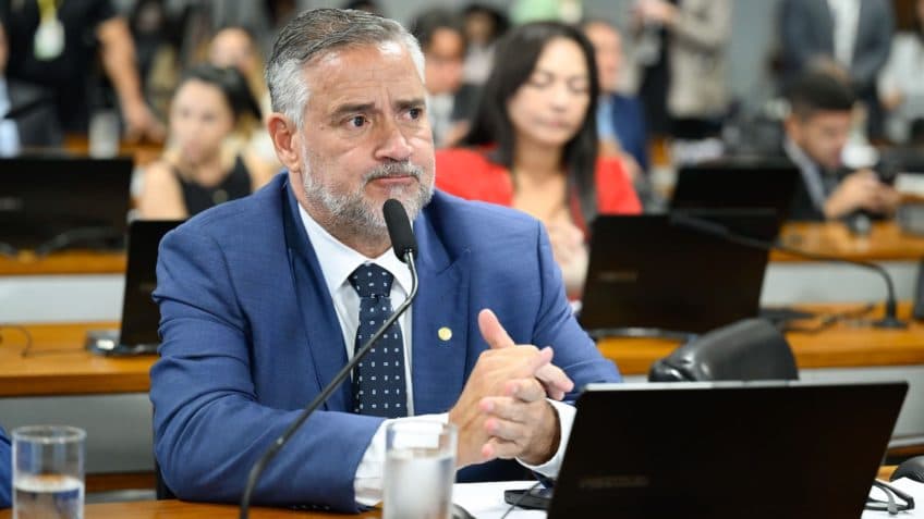 Governistas Levam Relatório Alternativo da CPI do INSS ao STF, Acusando Consolidação de Esquema no Governo Bolsonaro