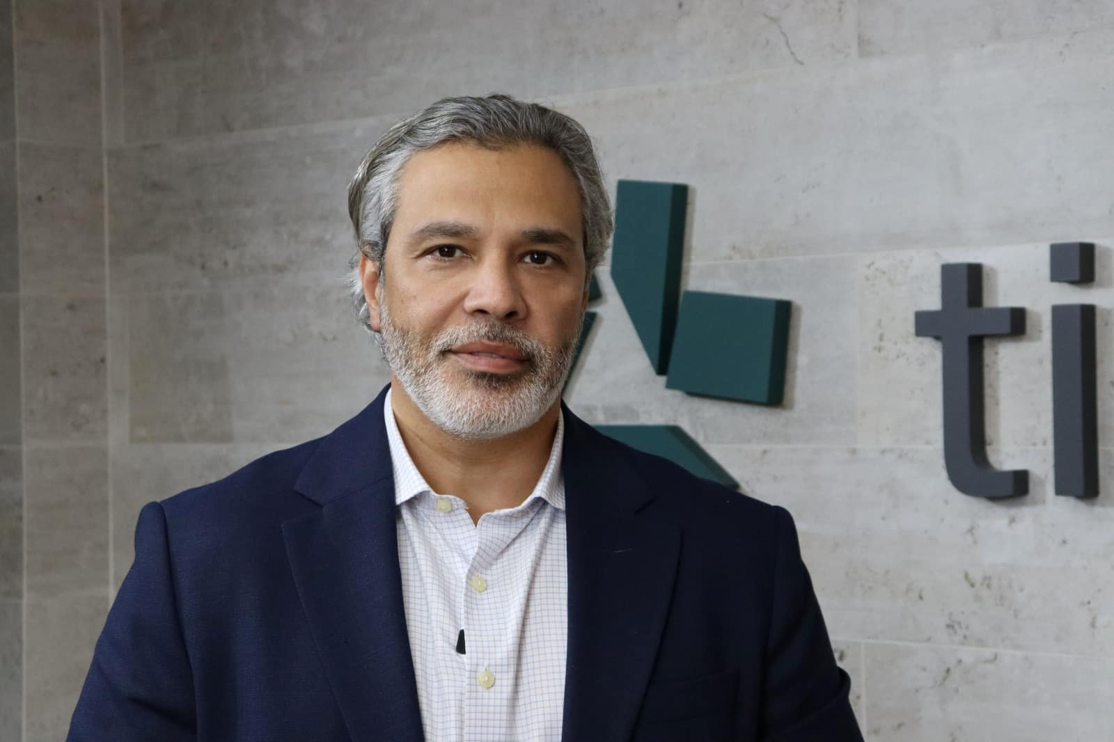 Desaceleração Industrial no Brasil: Causas, Consequências e o Ciclo Vicioso de Arrancada e Frenagem